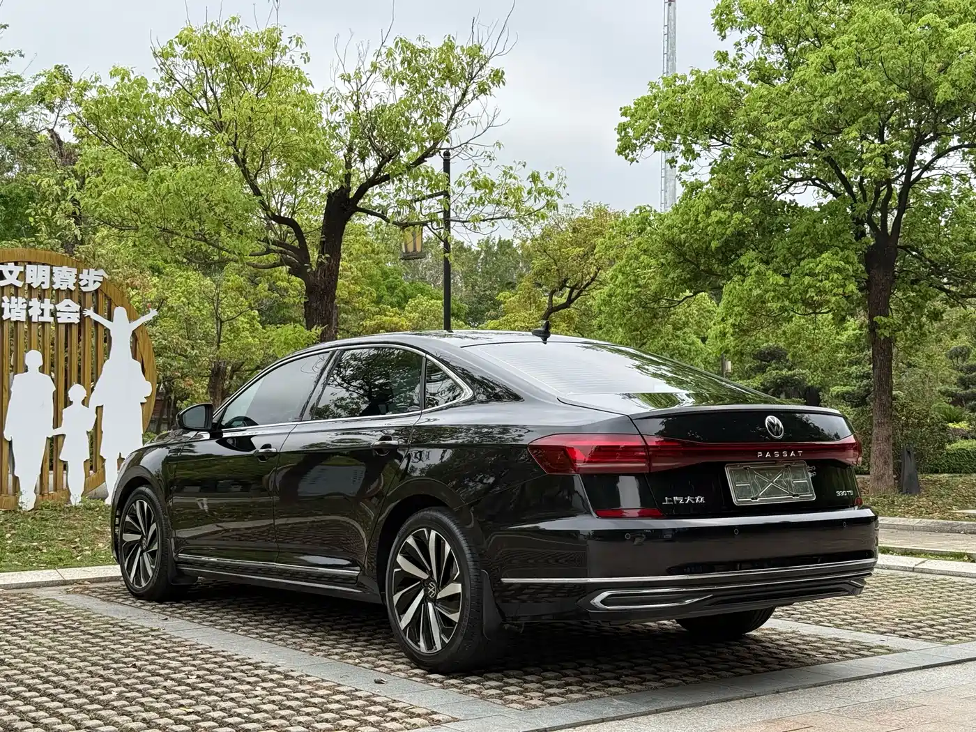 Volkswagen Passat 2022 330TSI Elite Edition фото 13