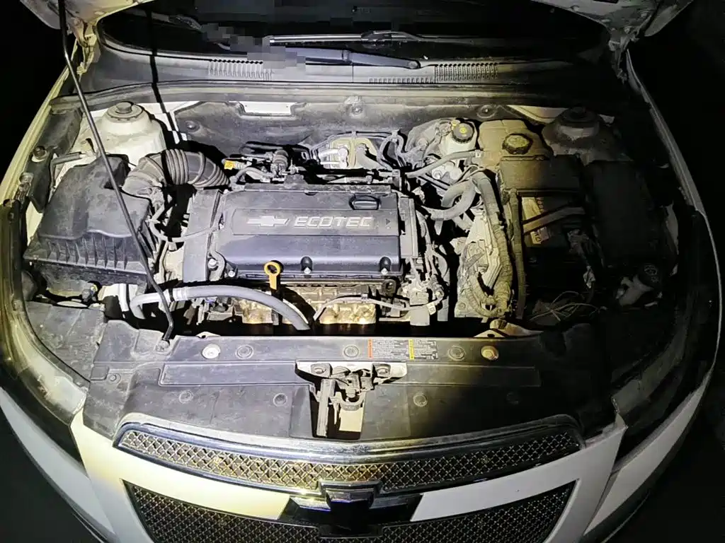 Photo 9 - Chevrolet Cruze
