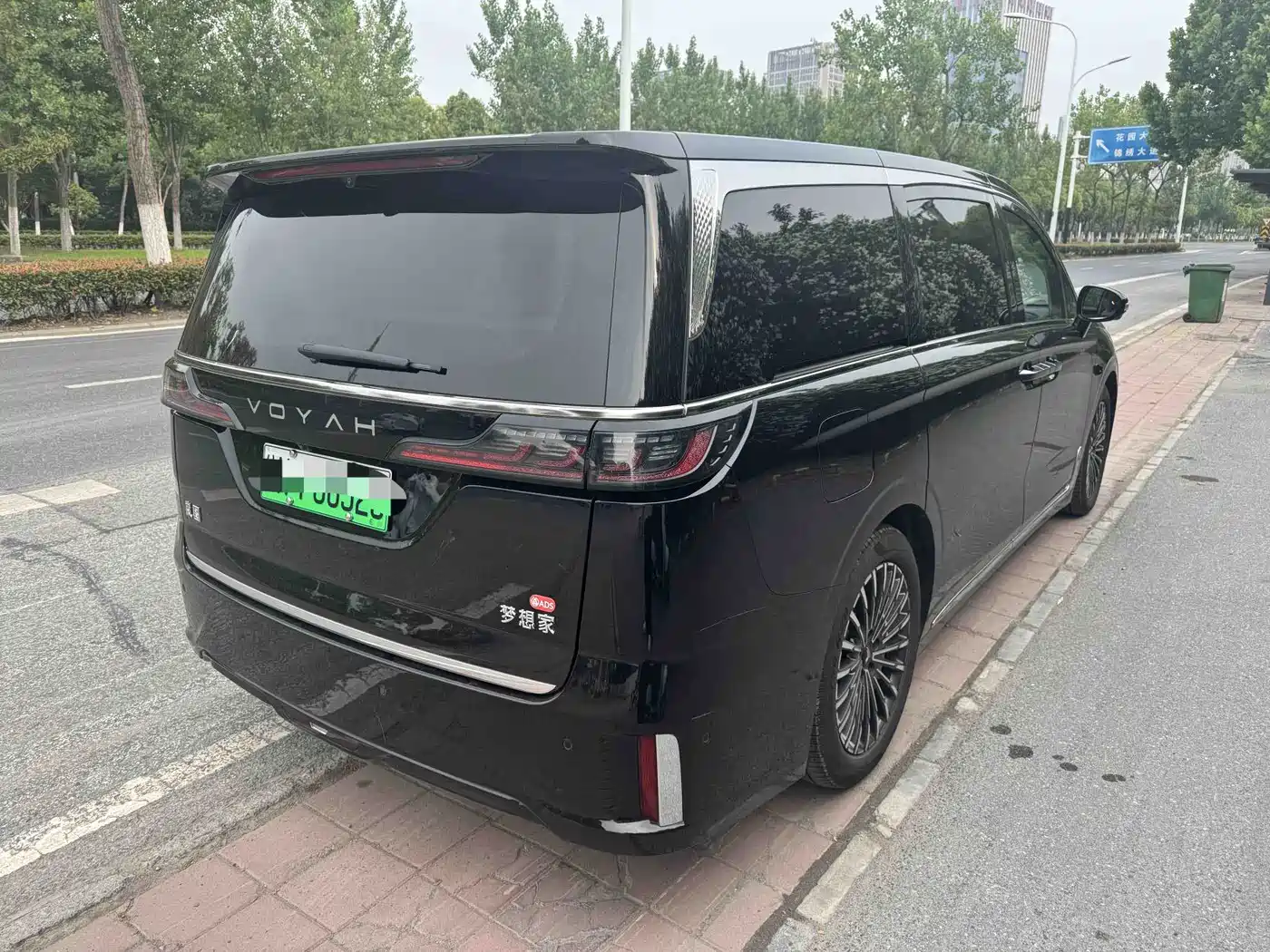 Voyah Auto Voyah Dreamer 2025 Model PHEV Basic Version фото 4