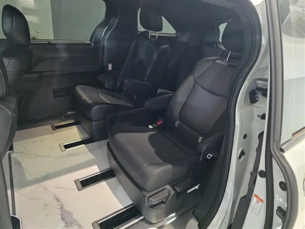 Toyota Granvia 2026 2026 Model 2.5L Hybrid Comfort Edition