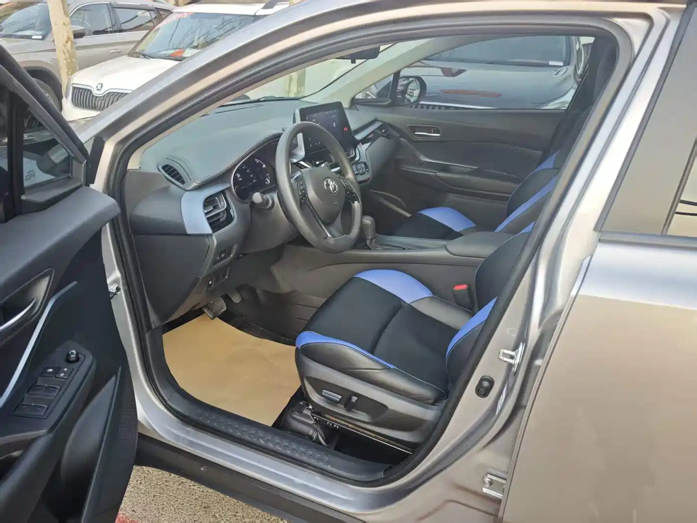 Toyota IZOA 2023 2022 Hybrid 2.0L Yixing Edition