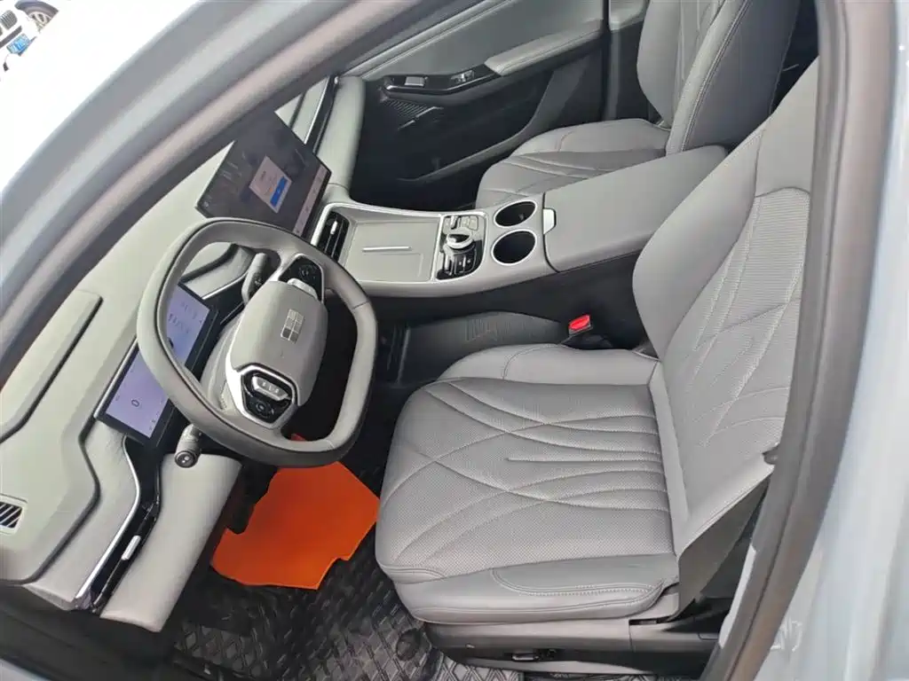 Geely Galaxy Galaxy L6 2025 EM-i 140km Explorer+ Edition фото 15