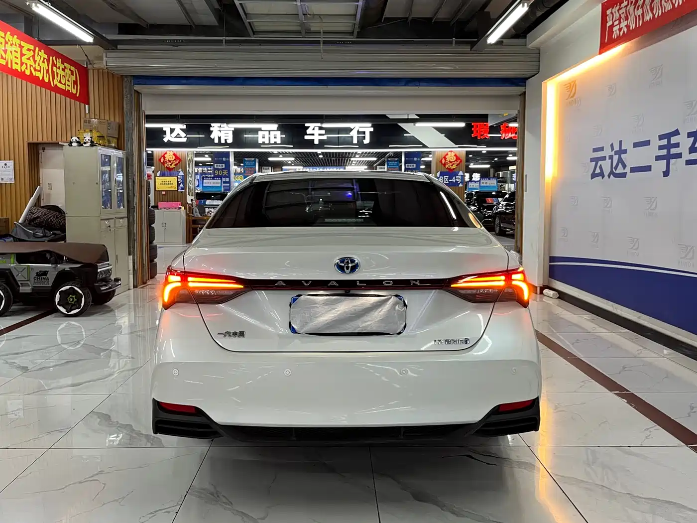 Toyota Avalon 2019 Hybrid 2.5L Luxury Edition China VI фото 4
