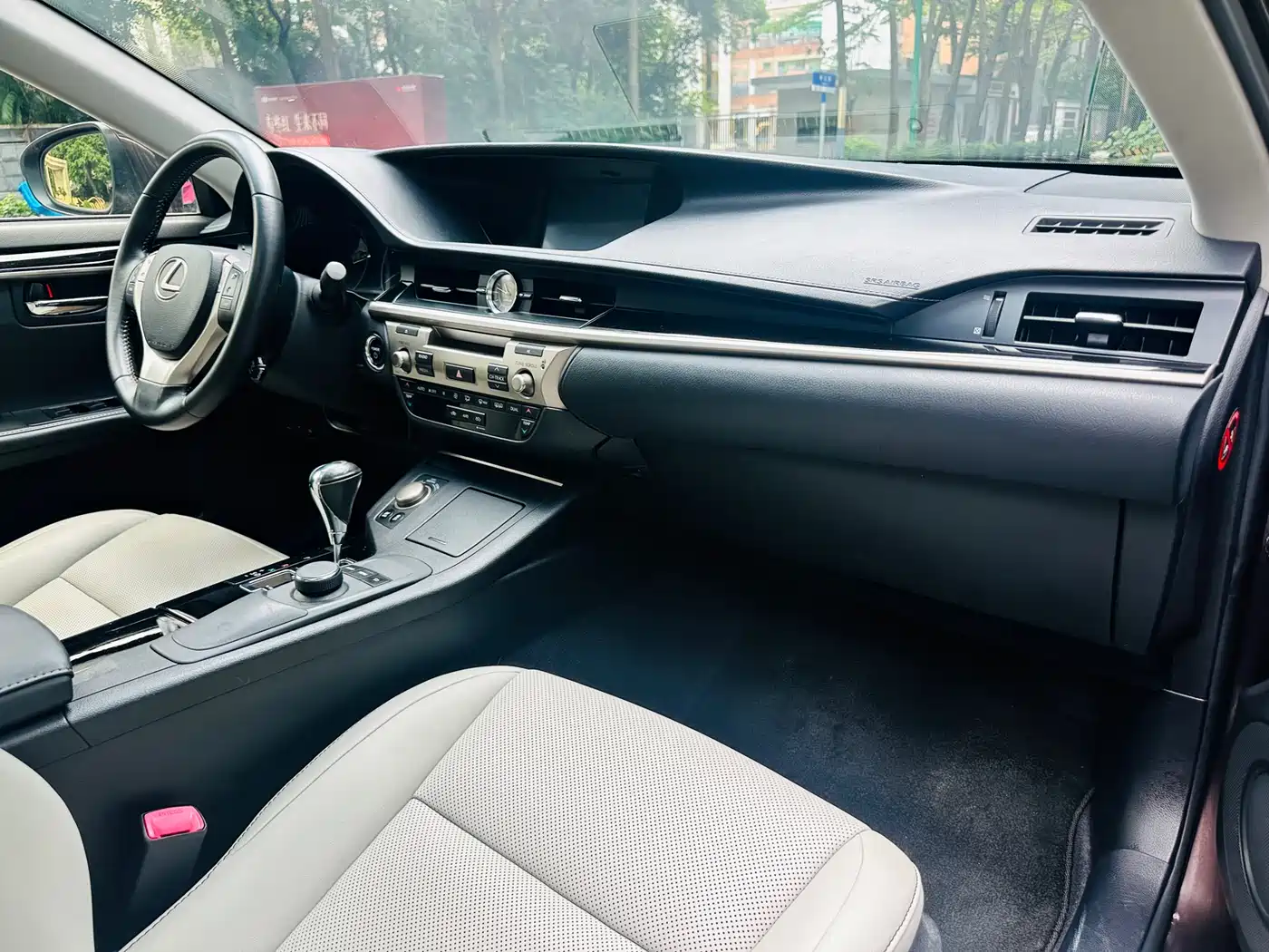 Lexus ES 2014 300h Elite Edition фото 18