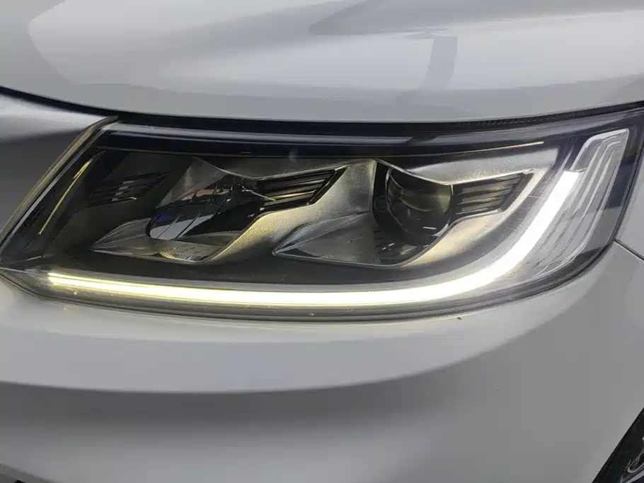 Фото 5 - Geely Emgrand X6