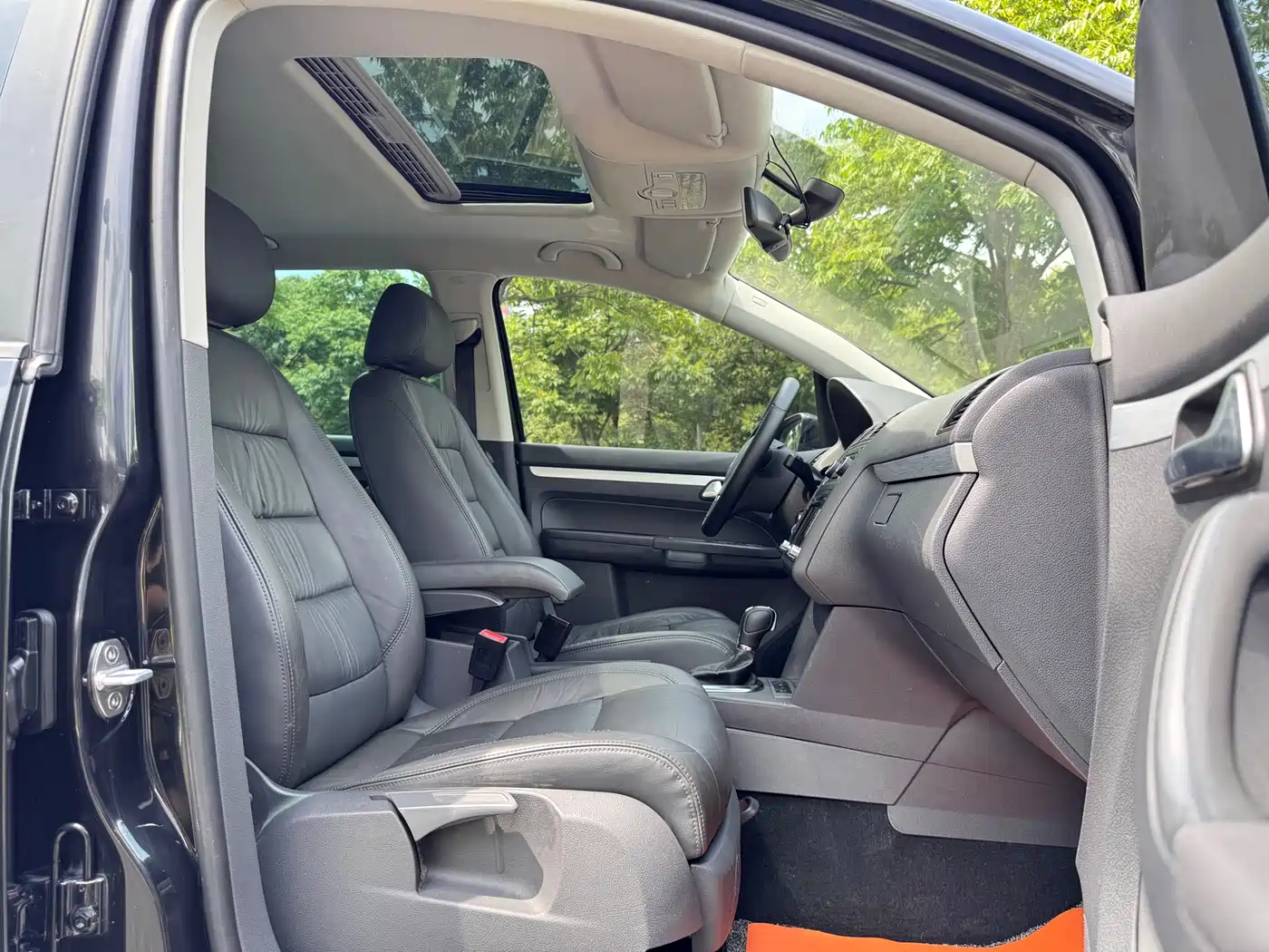Volkswagen Touran 2013 1.4T DSG Brilliant Edition 5-seater фото 9