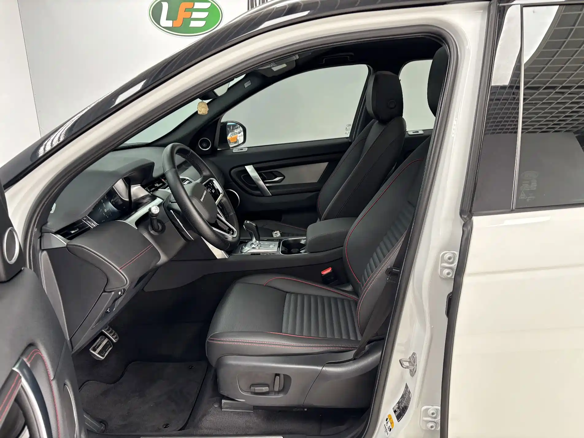 Photo 12 - Land Rover Discovery Sport