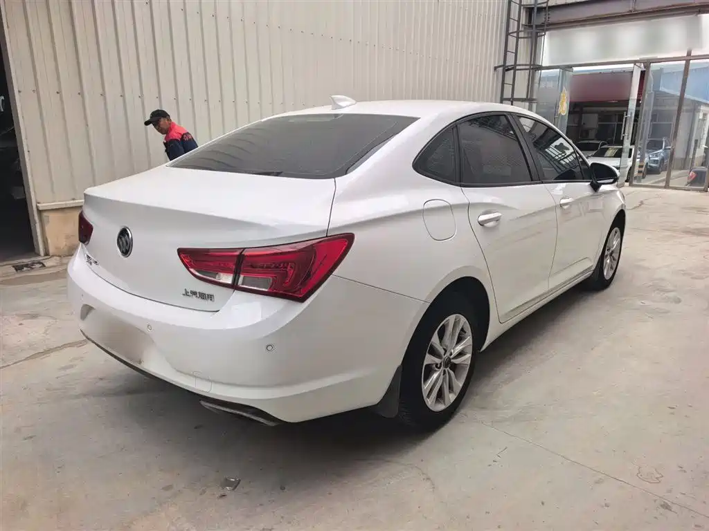 Buick Verano 2018 Sedan 20T Dual Clutch Leading фото 5