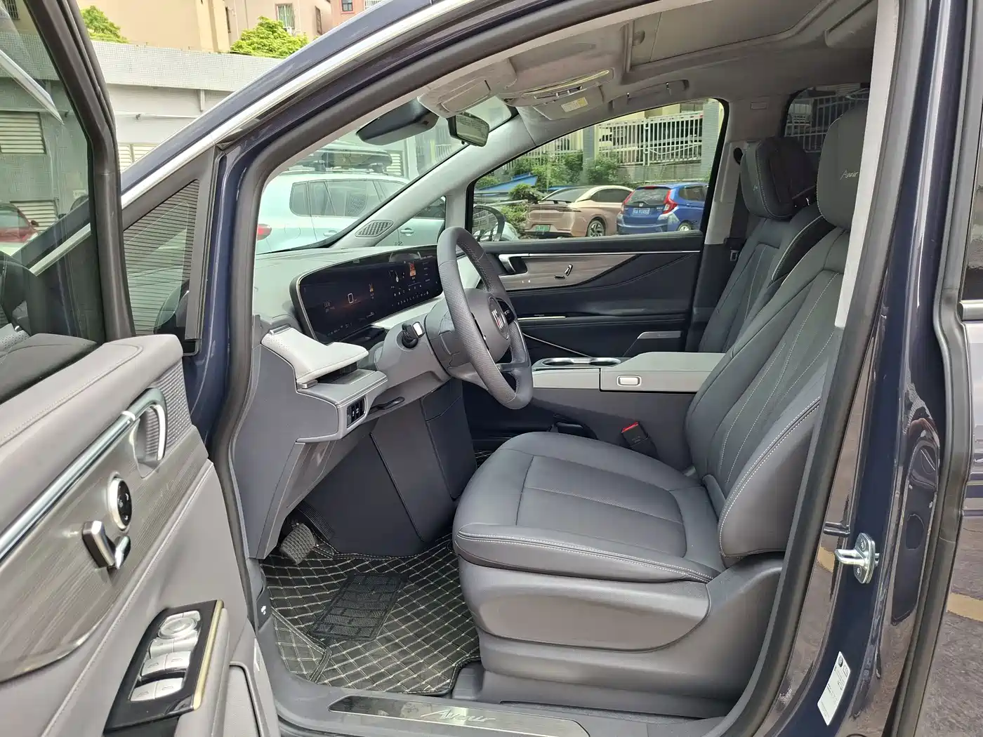 Buick GL8 2026 2026 Luzun Premium Edition