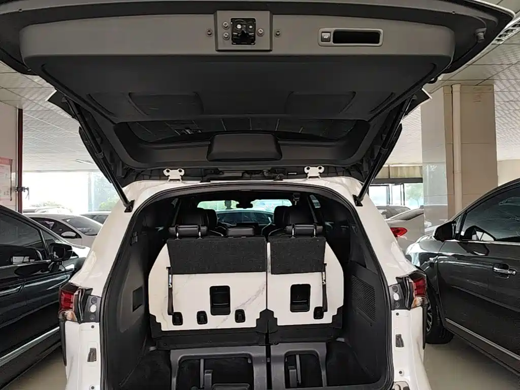 Toyota Granvia 2025 2024 2.5L Hybrid Luxury