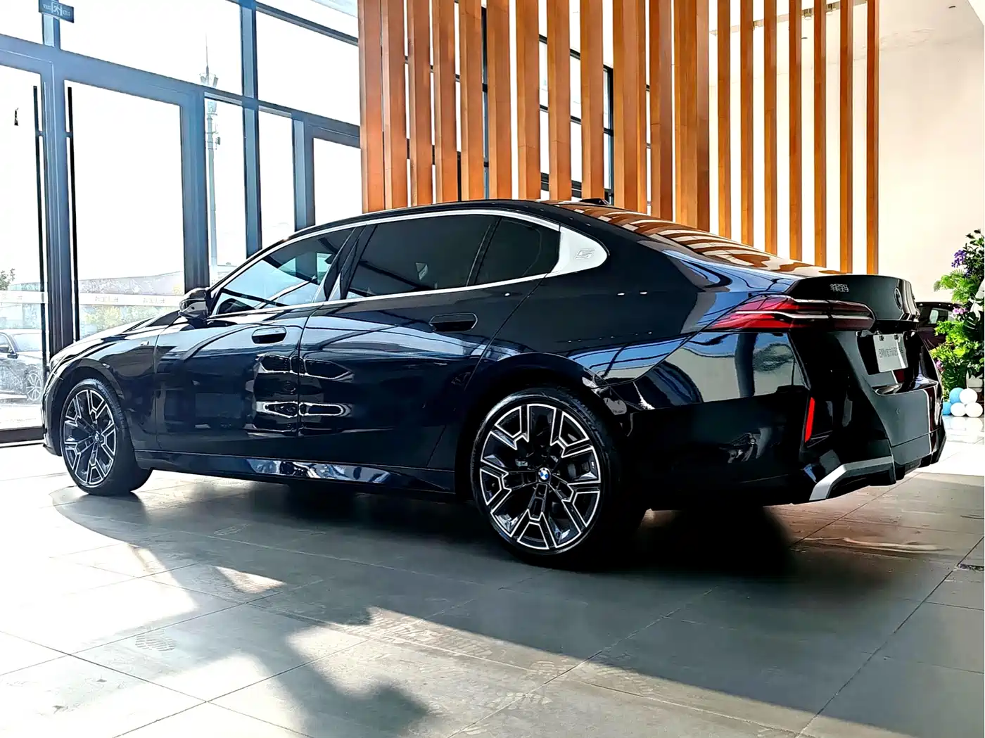 BMW 5 Series 2024 530Li Premium M Sport Package фото 15