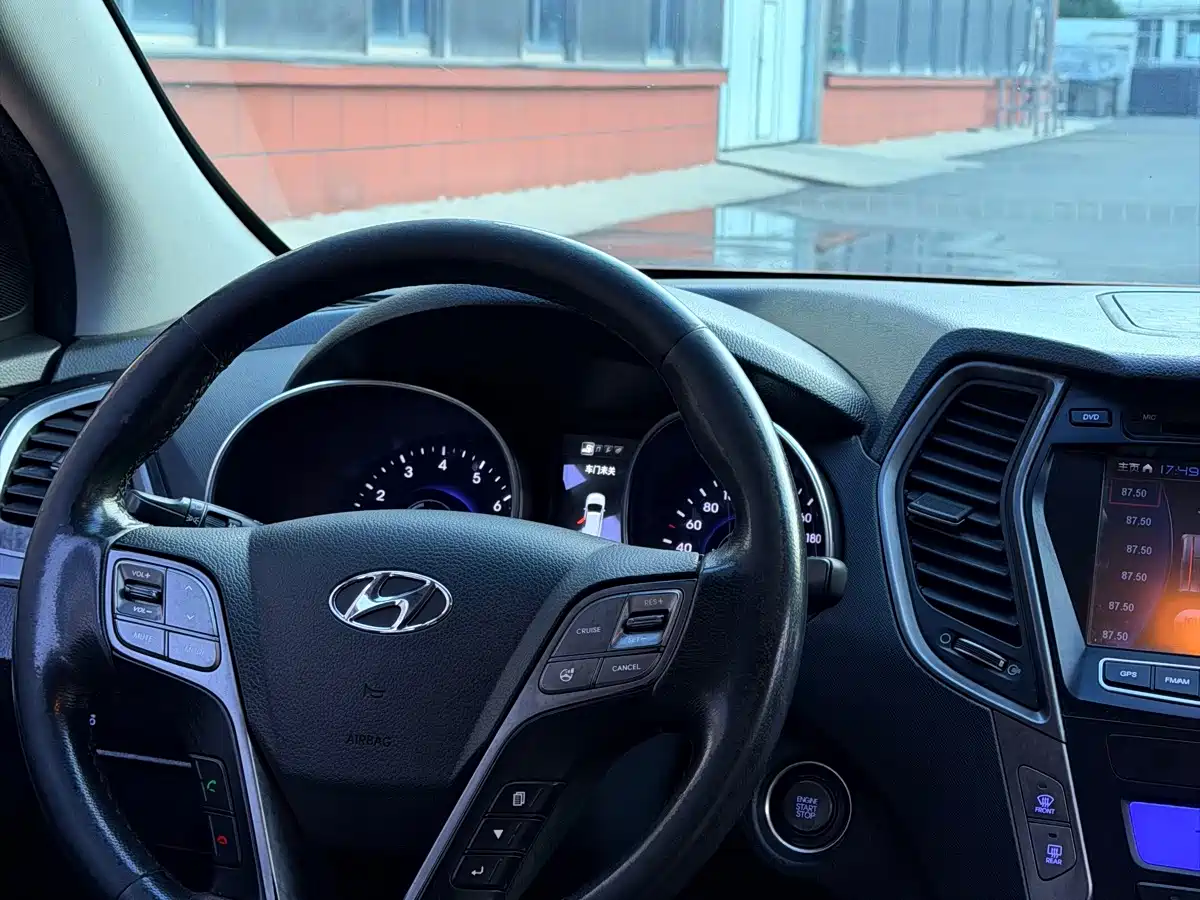 Hyundai Santa Fe 2013 2013 Model 2.4L Automatic 2WD Smart