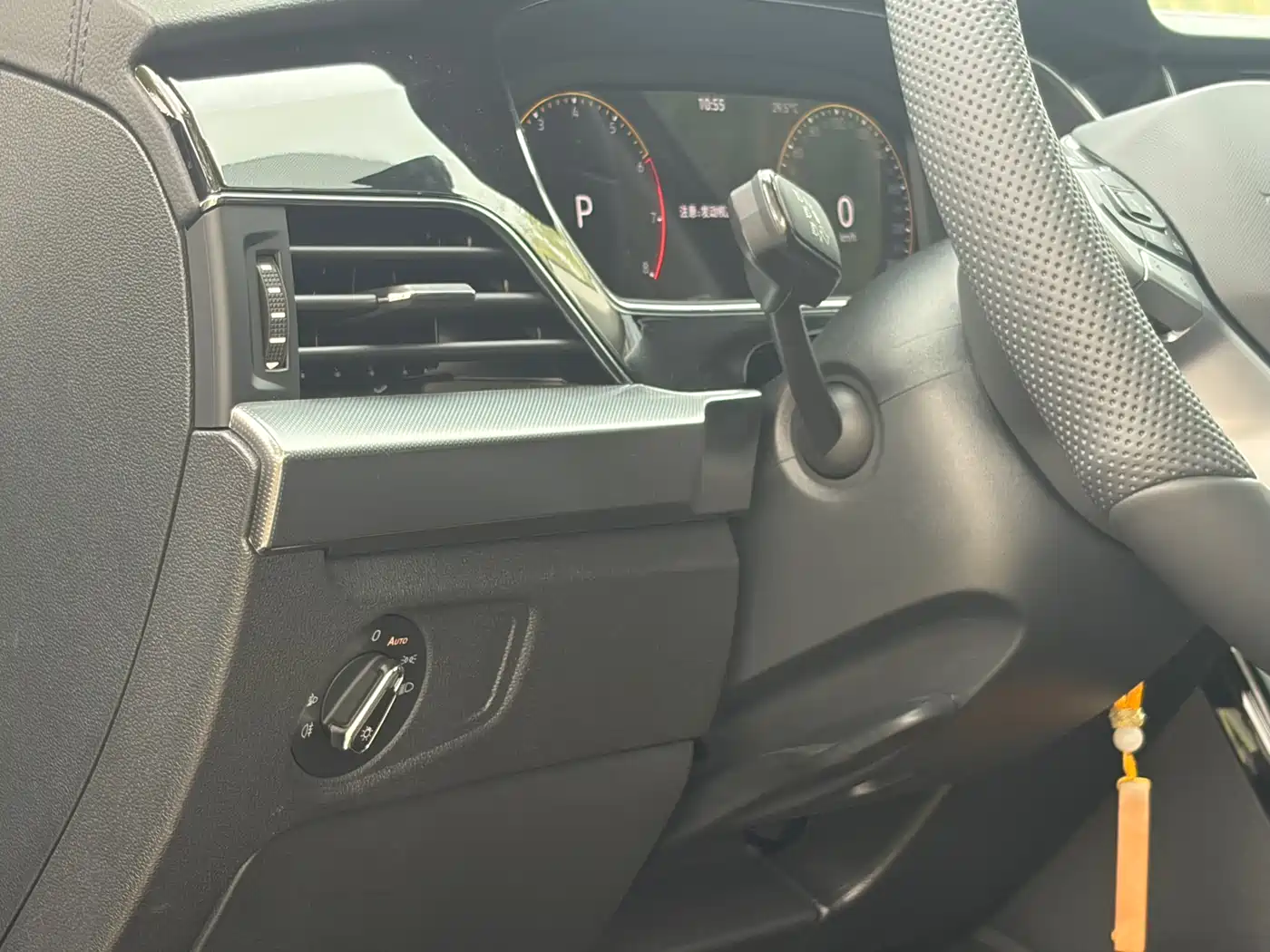 Volkswagen Passat 2025 Outstanding 380TSI Starlight Dragon Soaring Edition фото 13
