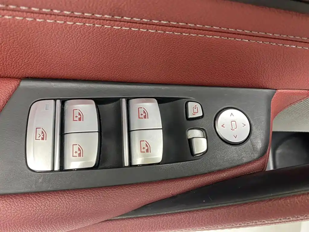 BMW 5 Series 2021 530Li Leading M Sport Package фото 26