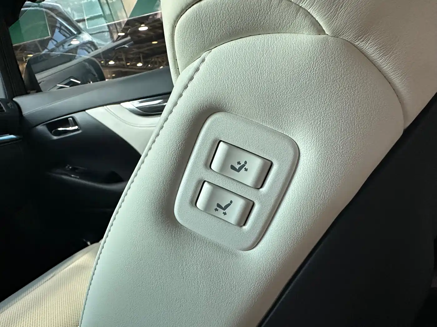 Lexus LM 2021 2020 300h Seven-Seater Elegance Edition