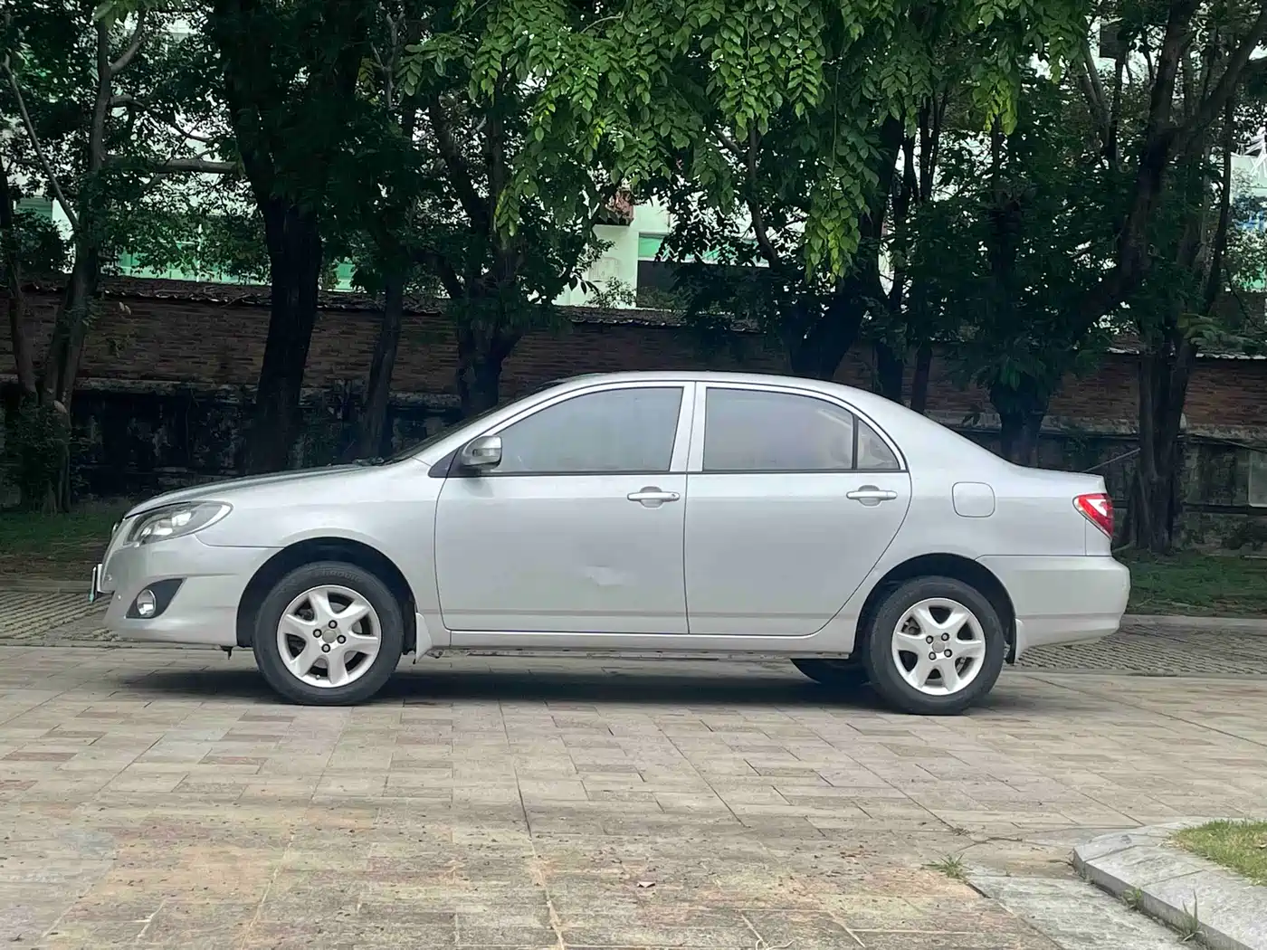 Toyota Corolla 2013 1.6L Automatic Luxury фото 8