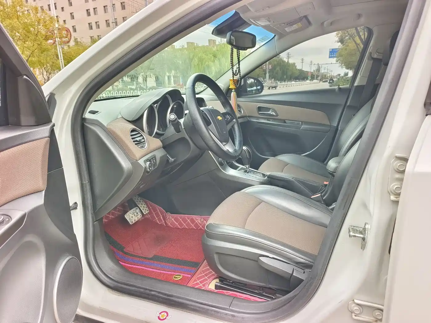 Chevrolet Cruze 2013 Hatchback 1.6L Automatic Luxury фото 8