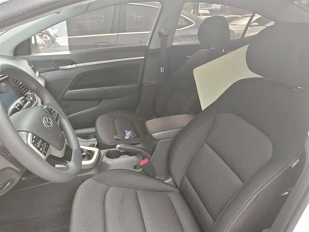 Hyundai Elantra 2016 Model 1.6L Automatic Smart Elite фото 15