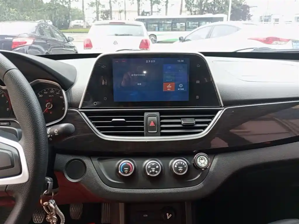 Фото 9 - Baojun 310