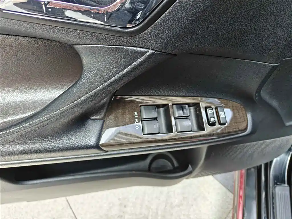 Toyota Reiz 2013 2.5V Premium Edition фото 9