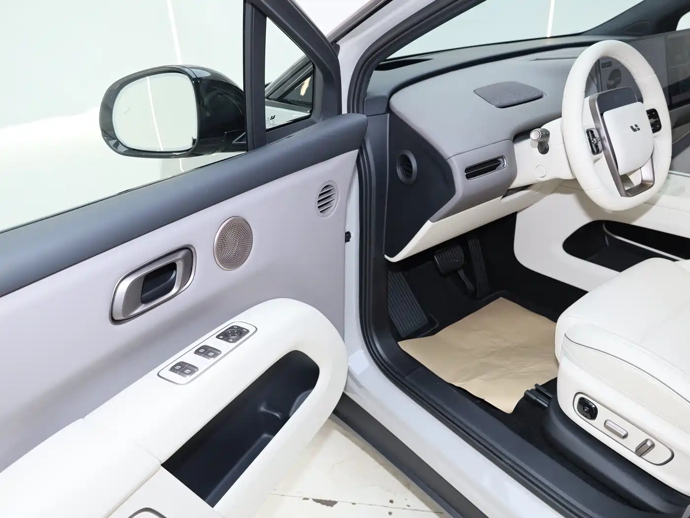 Фото 20 - Li Auto i6