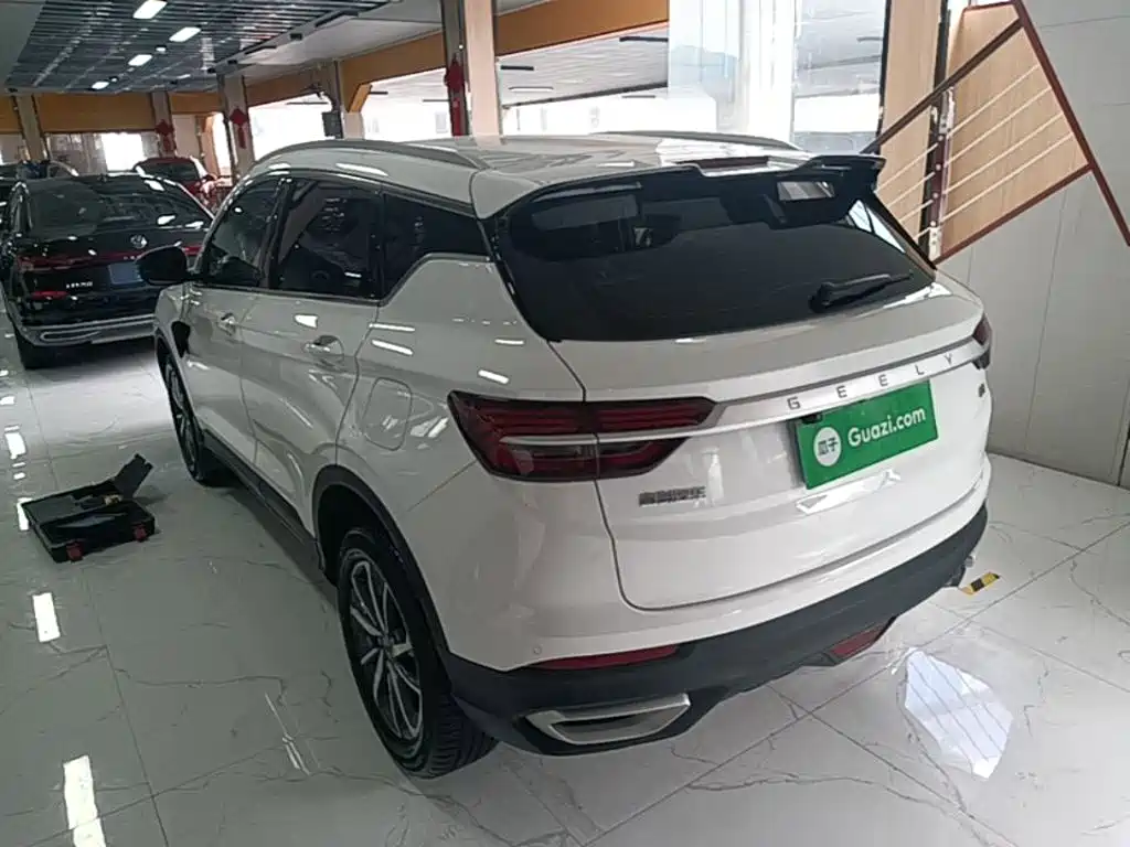 Фото 5 - Geely Binyue