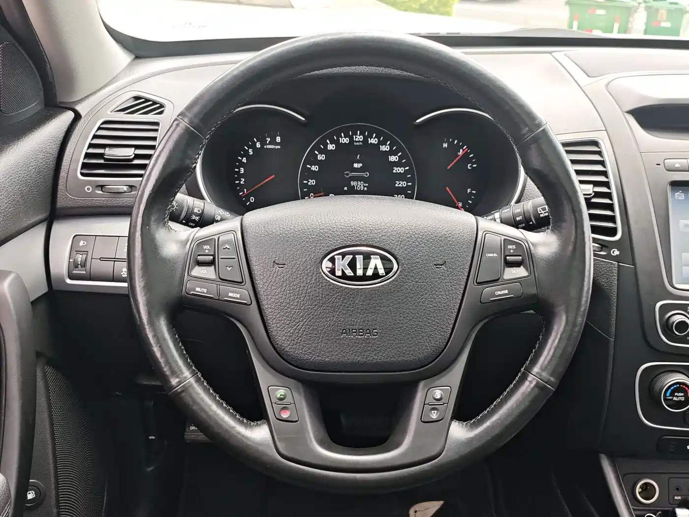 Photo 8 - Kia Sorento