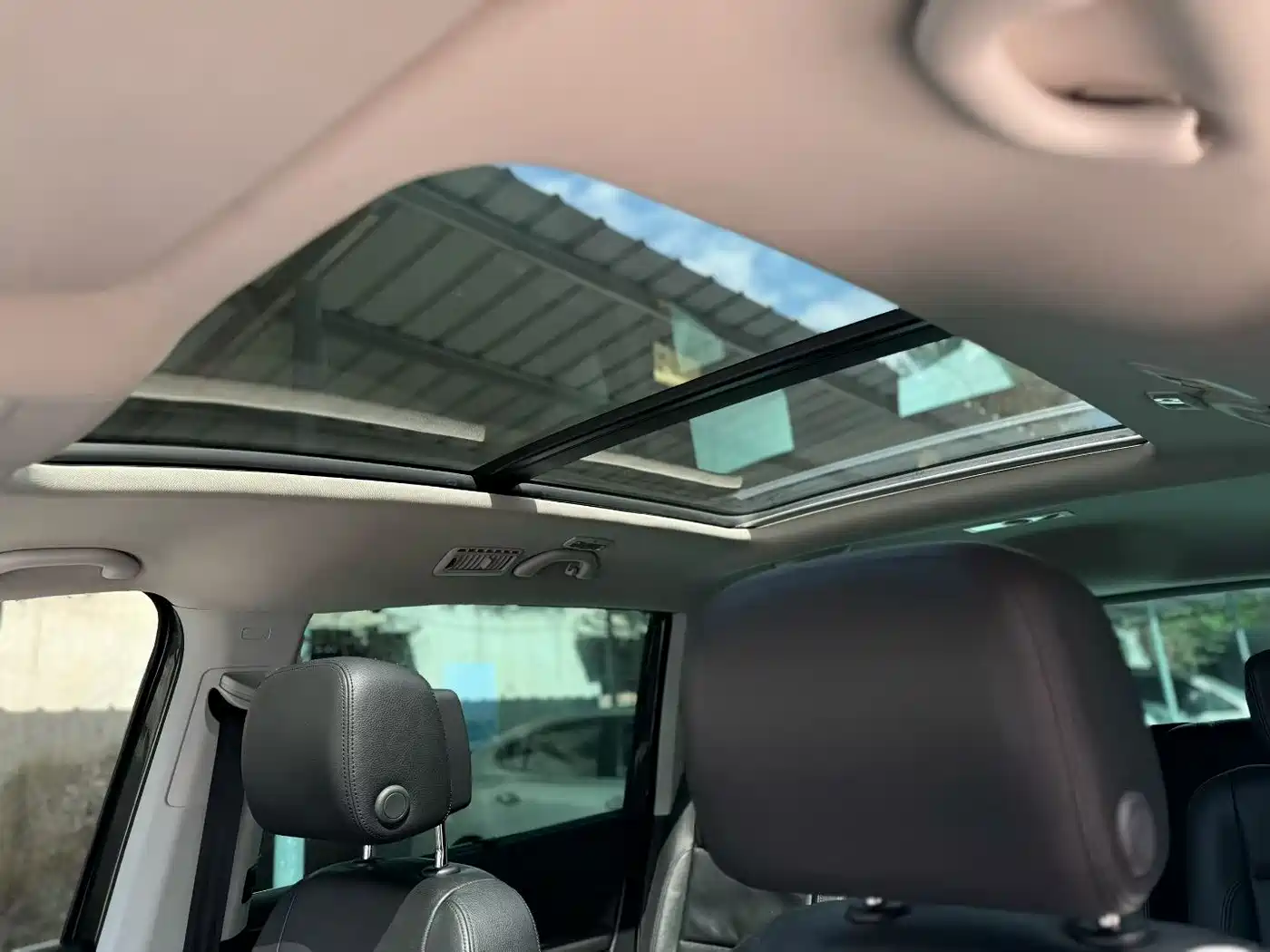 Volkswagen Sharan 2013 1.8TSI Comfort фото 7