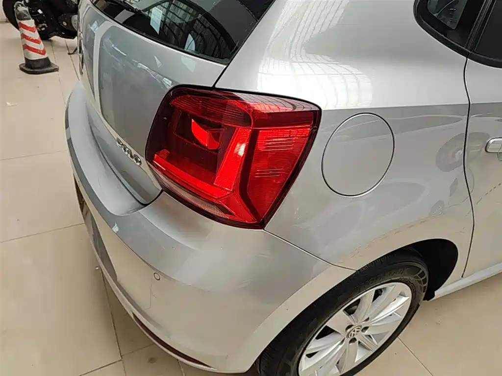 Volkswagen Polo 2014 1.4L Automatic Comfort Edition фото 7