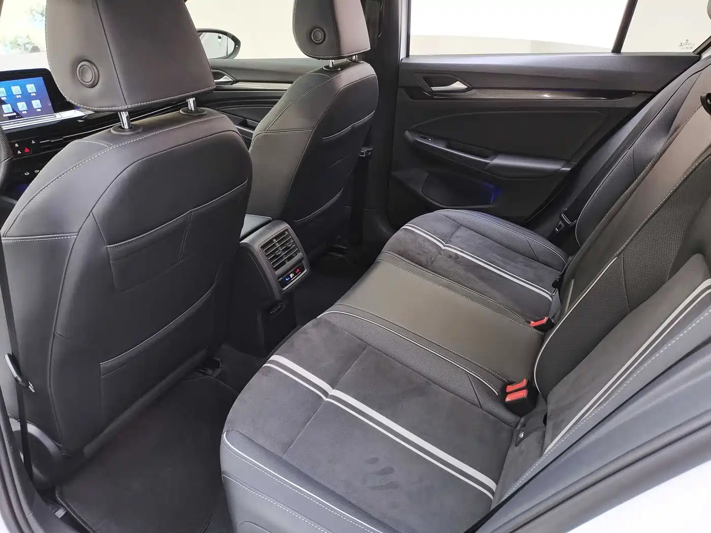 Volkswagen Golf 2021 280TSI DSG R-Line фото 8