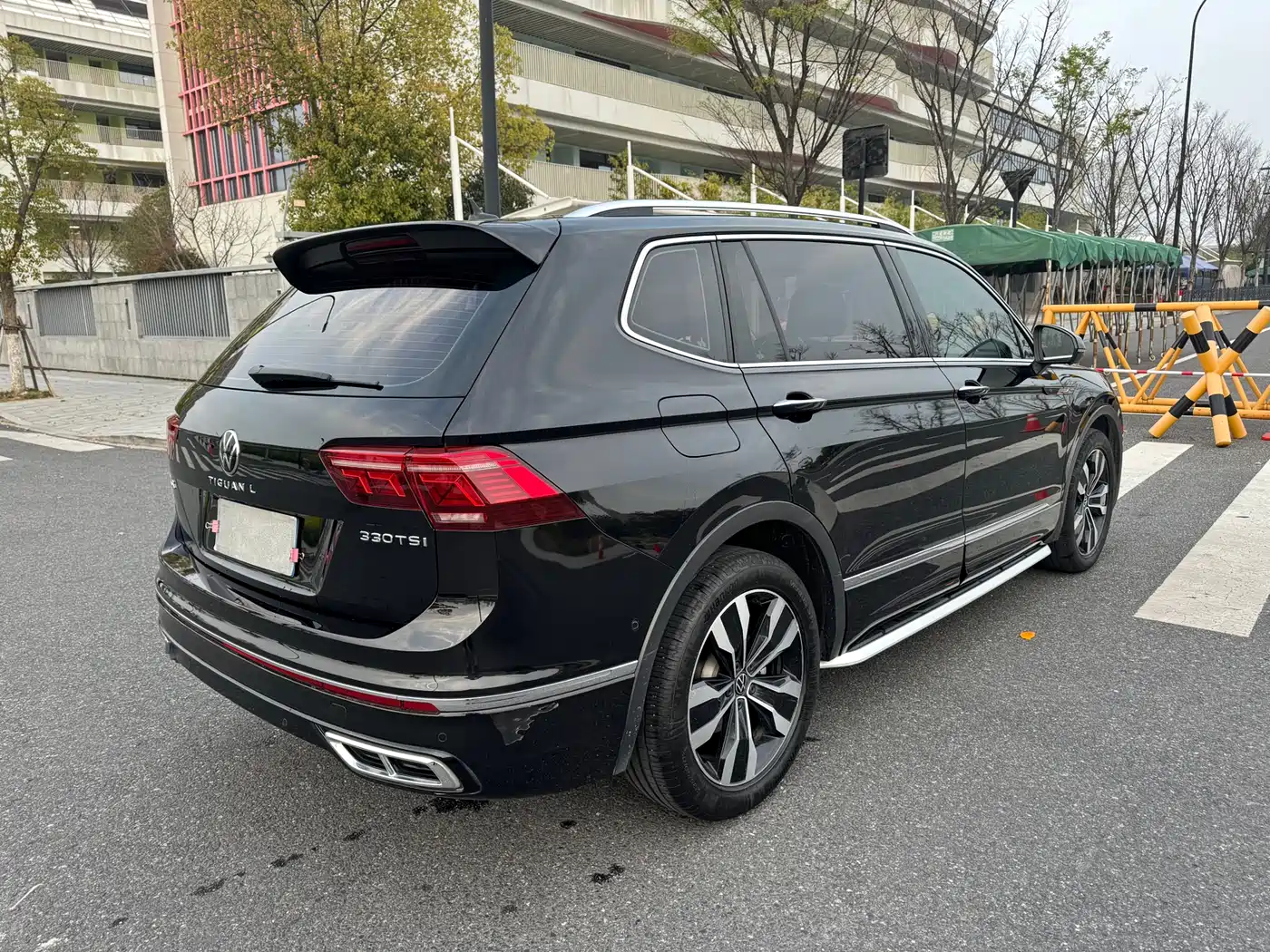 Volkswagen Tiguan L 2024 330TSI Automatic 2WD R-Line Premium Enjoyment Edition фото 4