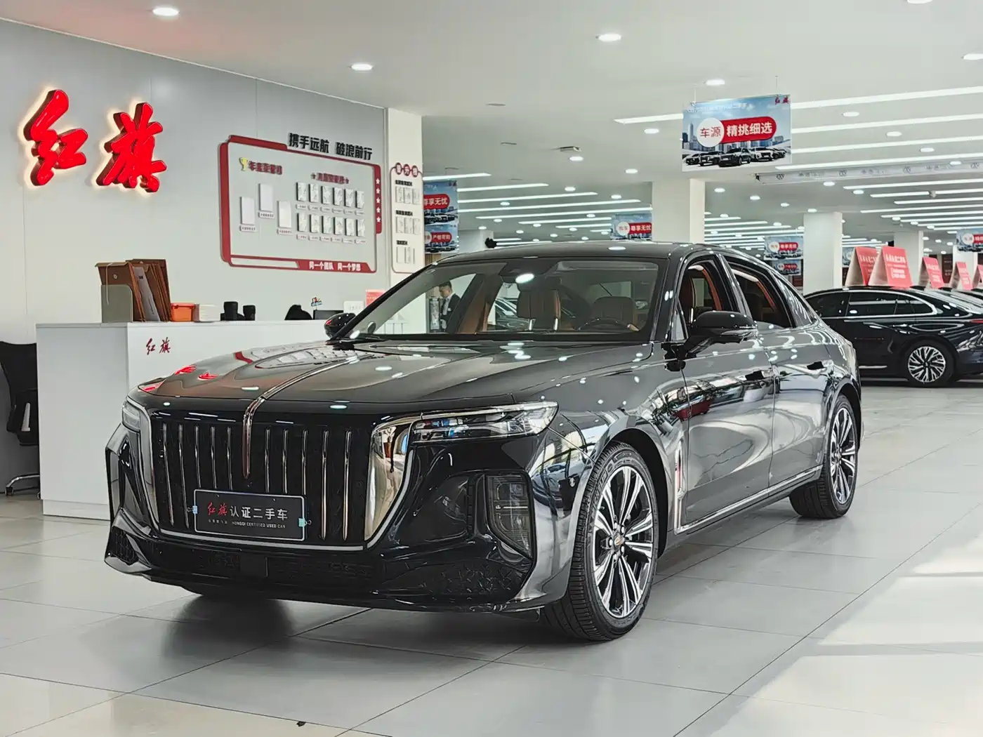 Hongqi H9 2024 2.0T Qi Chang Private Fashion Edition