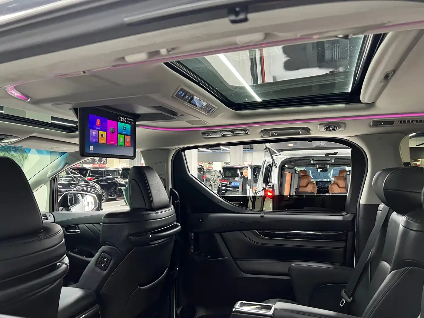 Toyota Vellfire 2021 Crown Hybrid 2.5L HV Luxury Edition фото 9