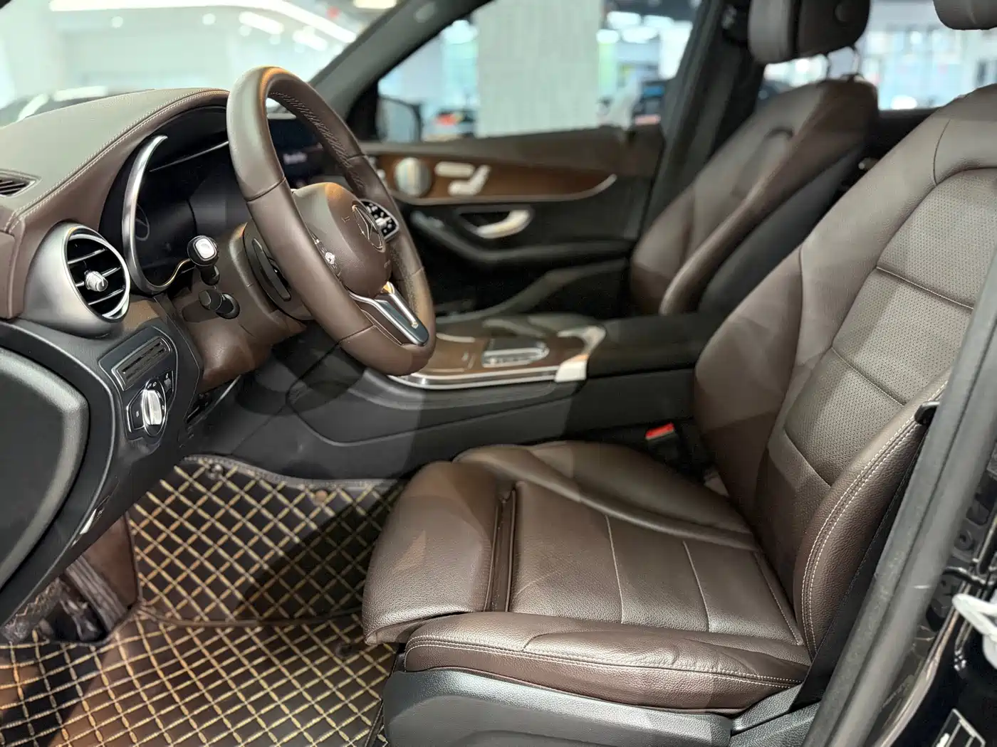 Mercedes-Benz GLC 2021 GLC 300 L 4MATIC Sporty фото 4