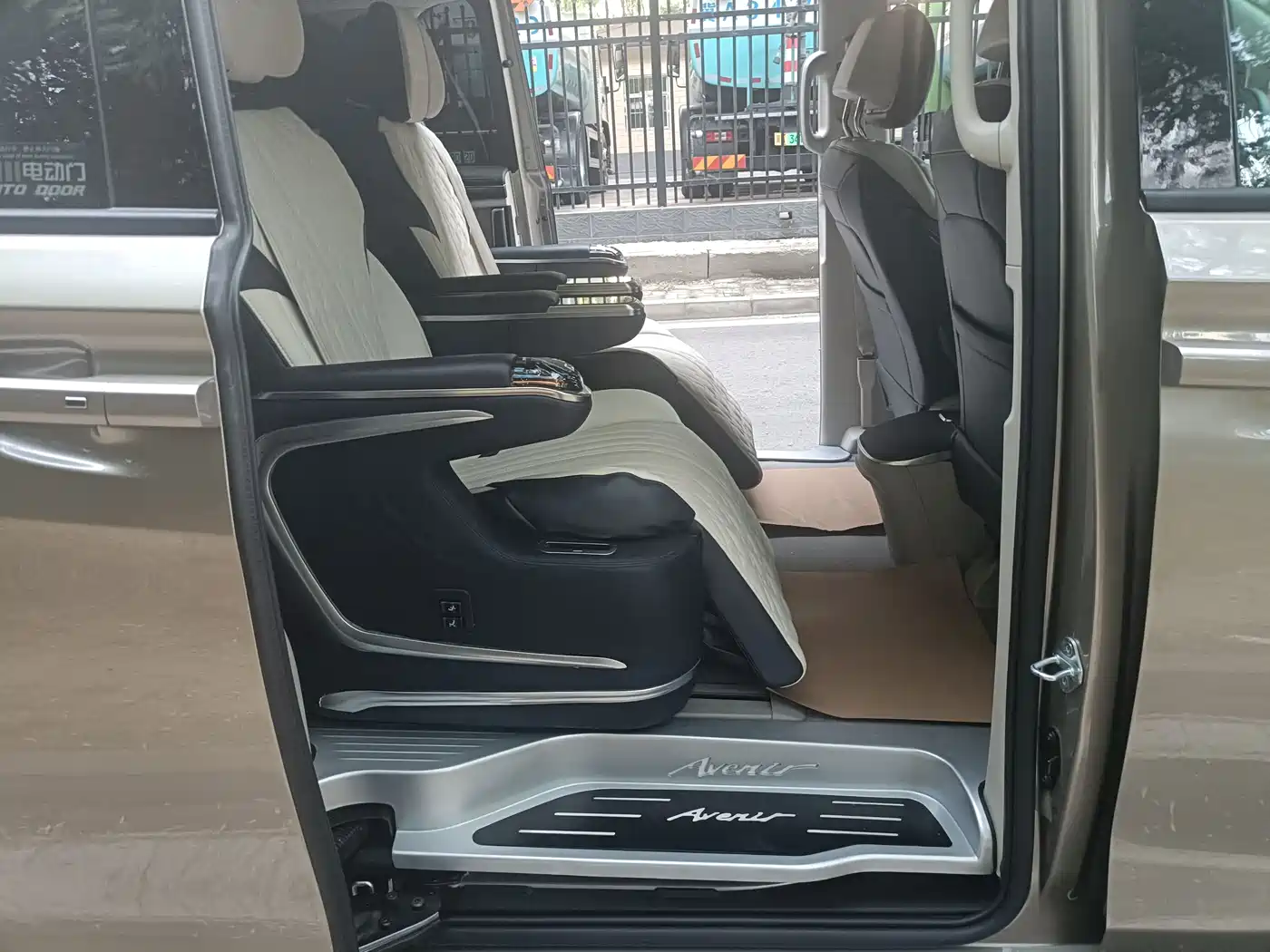 Buick GL8 2023 ES Landmaster Exclusive фото 8