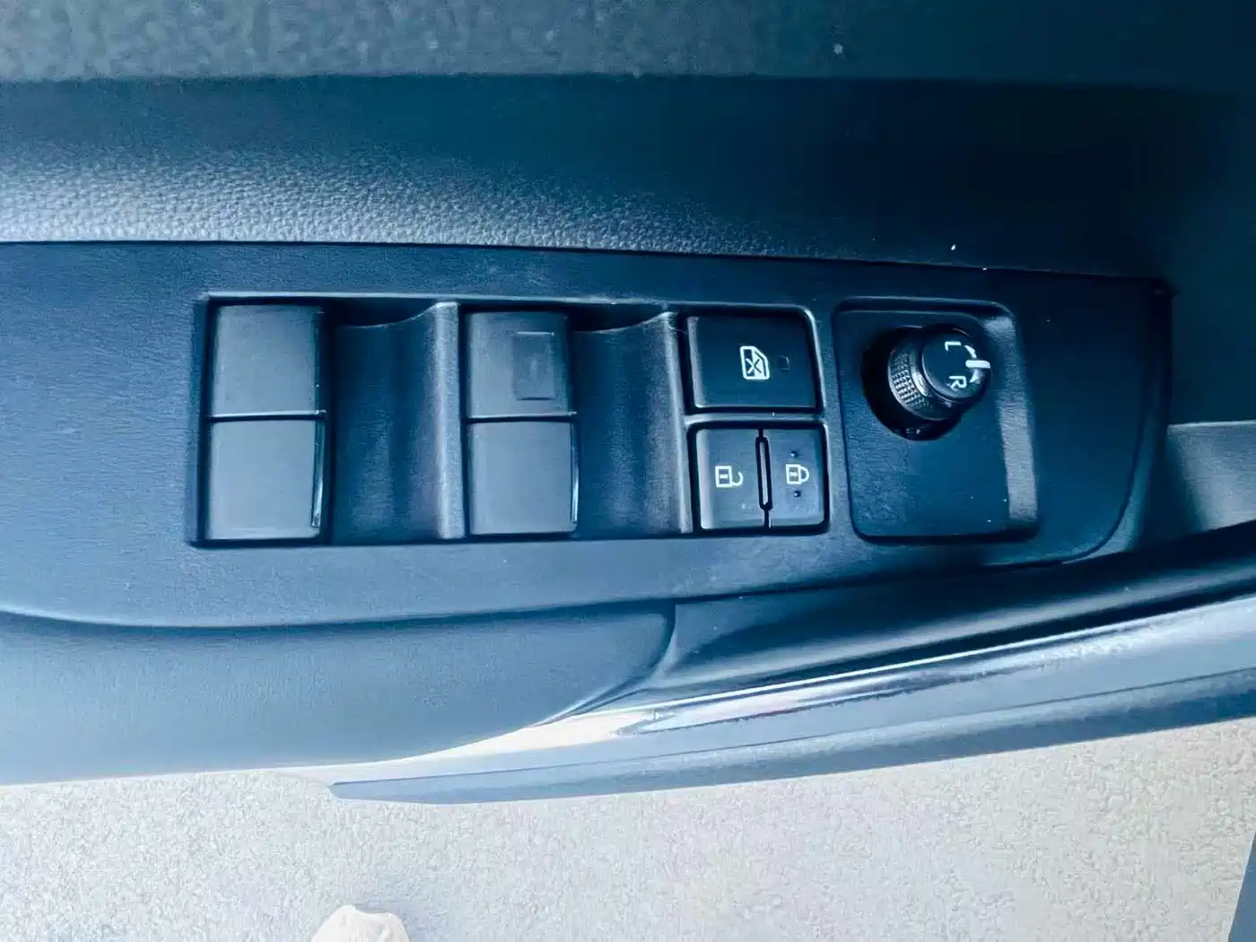 Toyota Corolla Cross 2023 Hybrid 2.0L Pioneer Edition фото 11