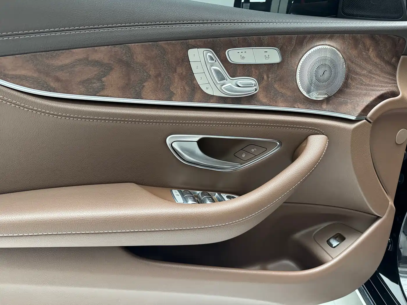 Mercedes-Benz E-Class 2022 Second Facelift E 300 L Luxury фото 16