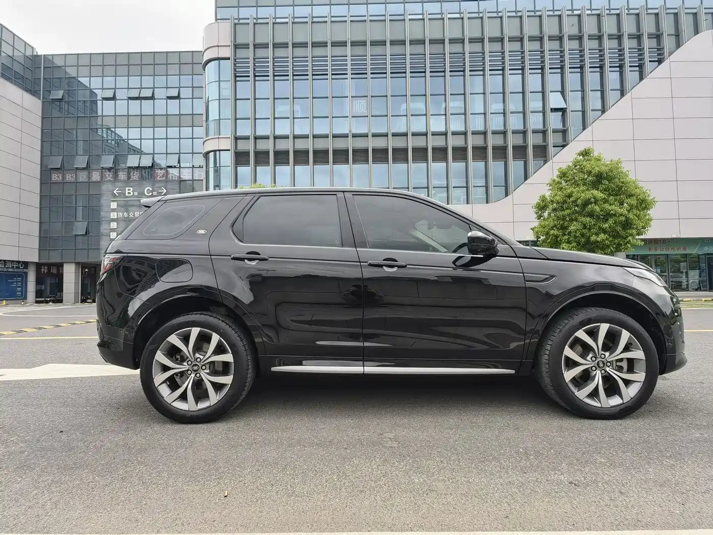 Land Rover Discovery Sport 2024 Luxury Custom Edition фото 6