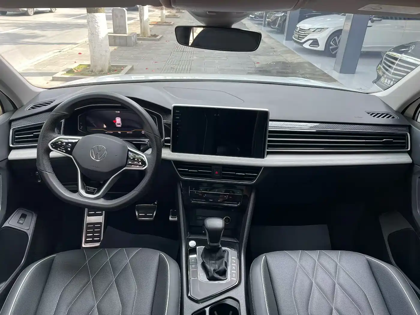 Volkswagen Tiguan L 2023 Facelift 330TSI Auto FWD R-Line Premium фото 5