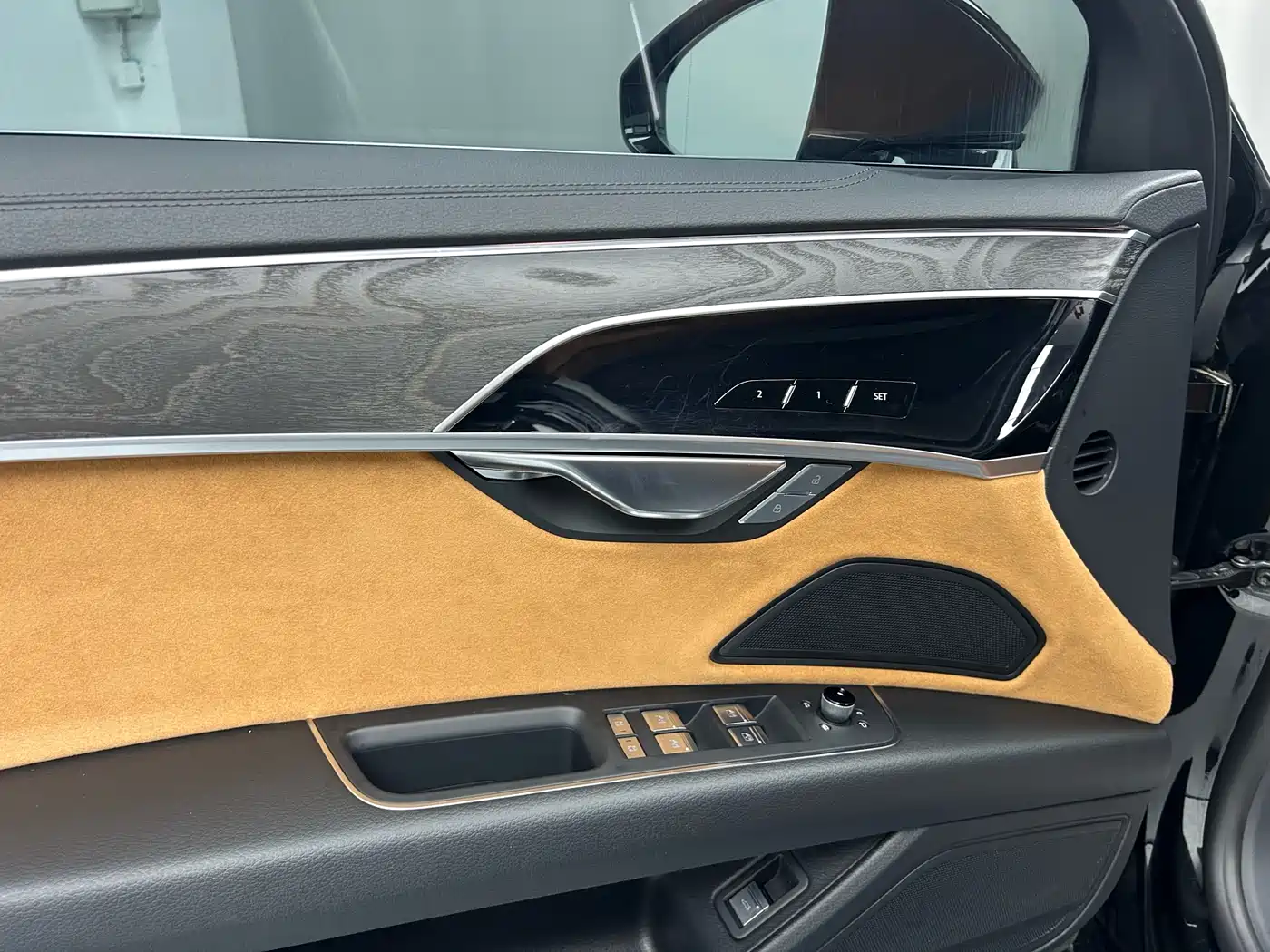 Audi A8 2023 A8L 45 TFSI quattro Luxury фото 7