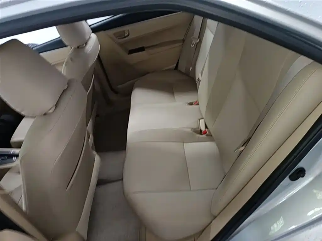 Toyota Corolla 2017 1.6L CVT GL фото 17
