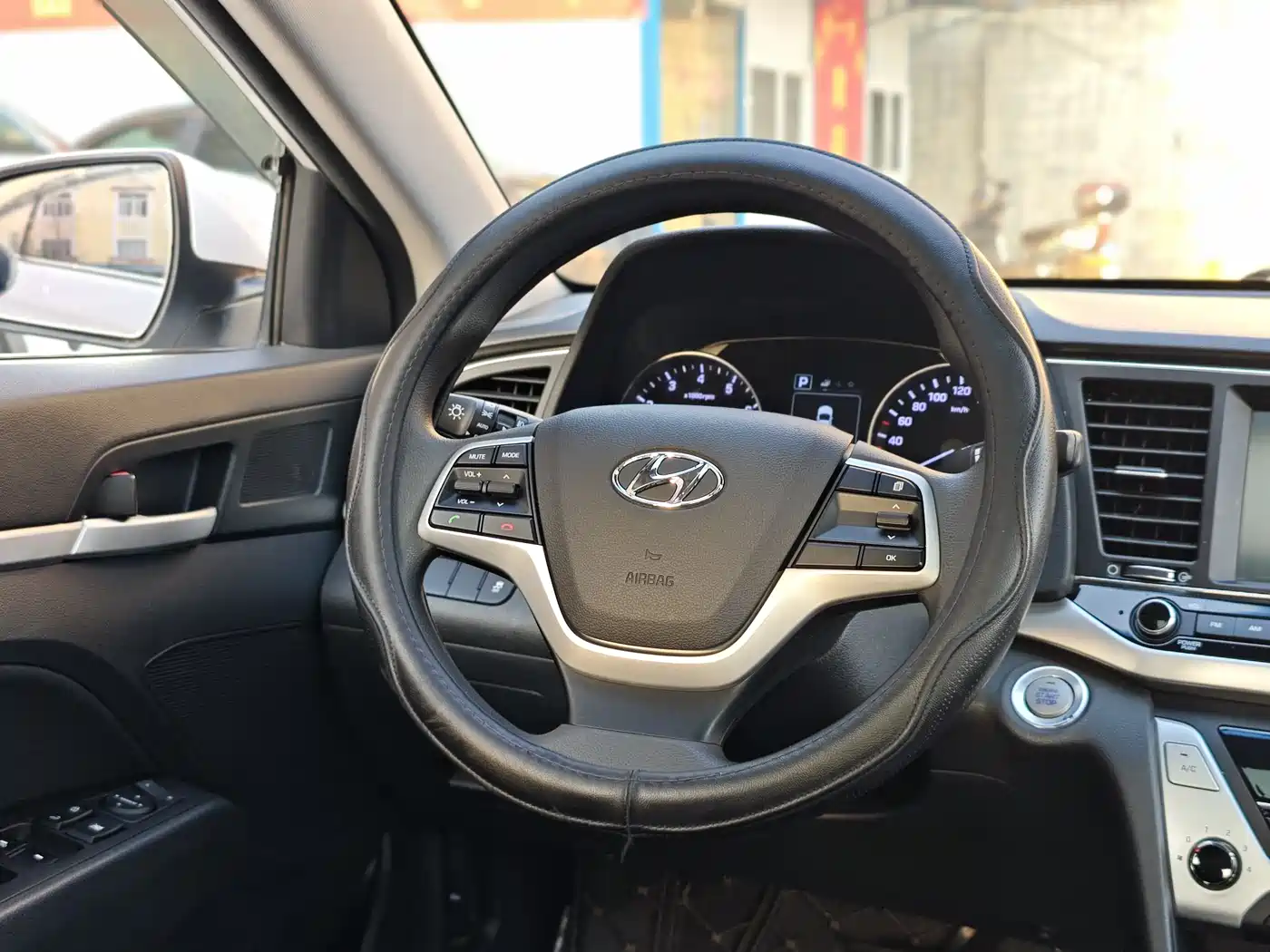 Hyundai Elantra 2016 Model 1.6L Automatic Smart Elite фото 9