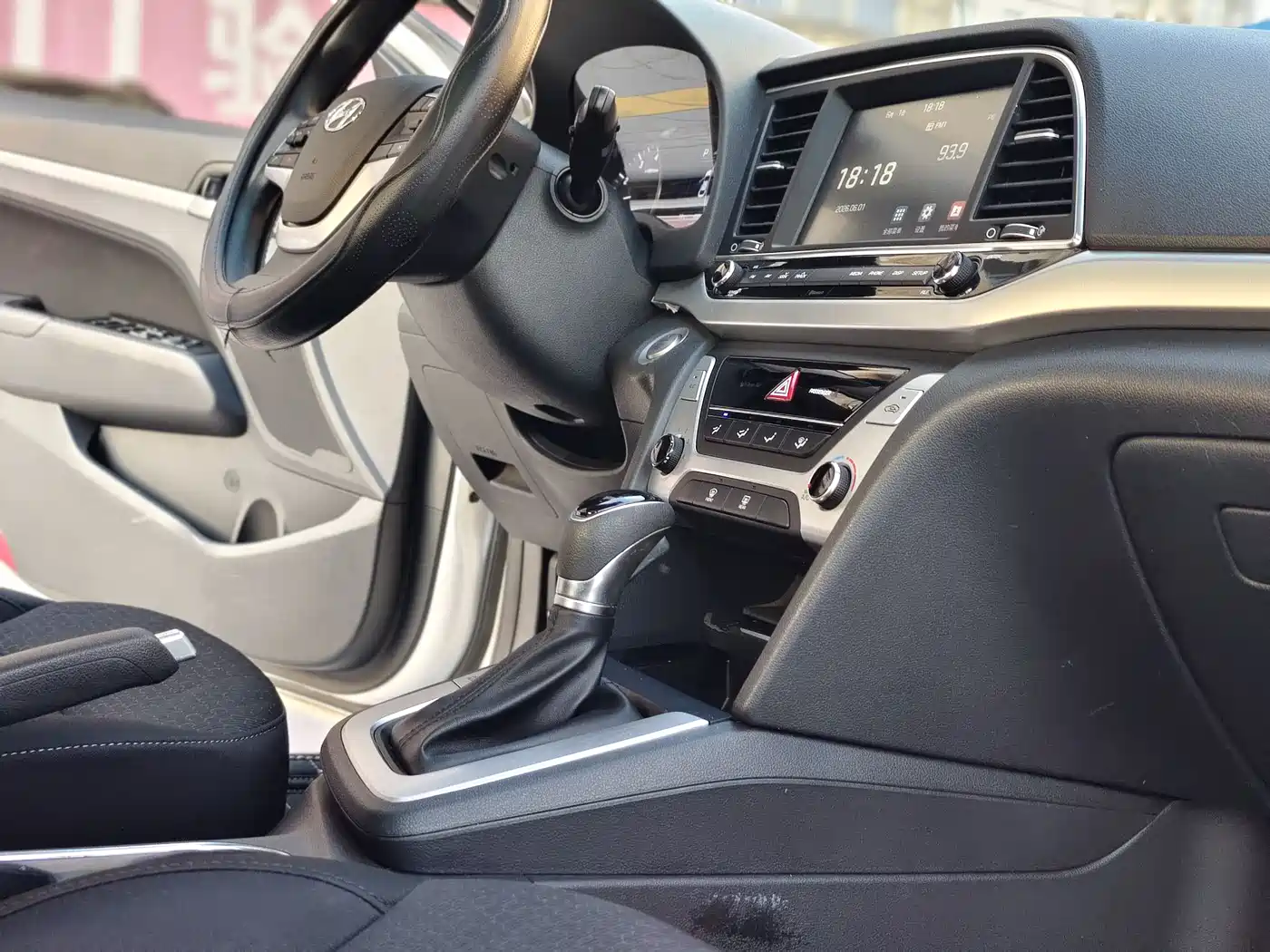 Hyundai Elantra 2016 Model 1.6L Automatic Smart Elite фото 12