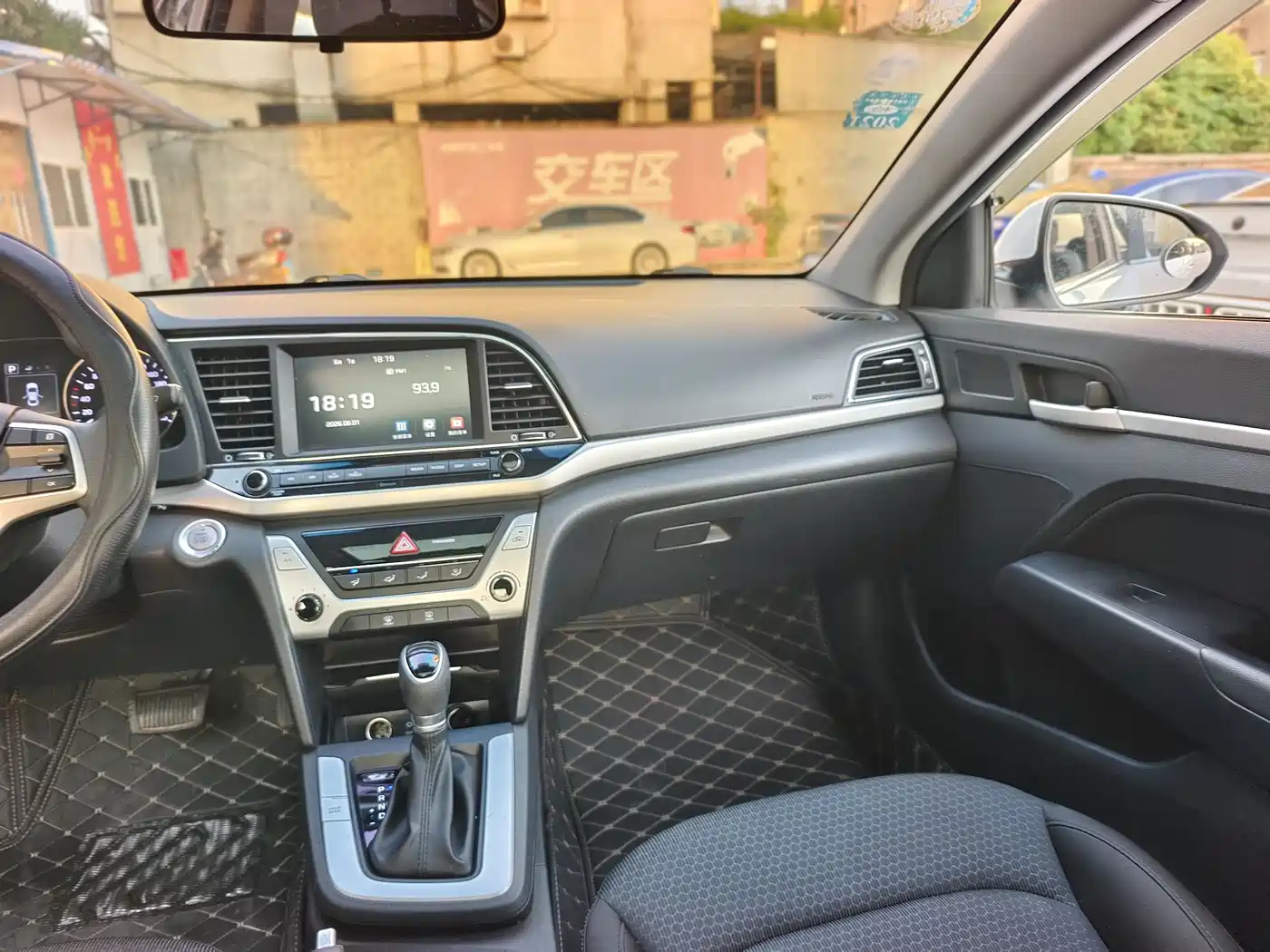 Hyundai Elantra 2016 Model 1.6L Automatic Smart Elite фото 8