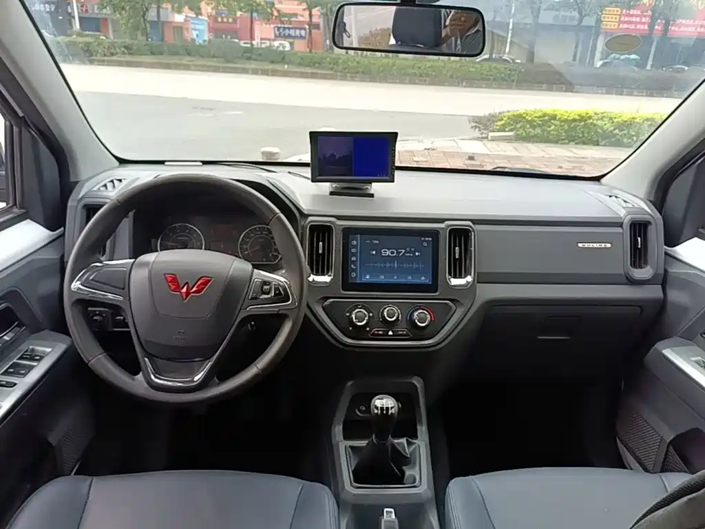 Wuling Motors Wuling Journey 2023 2021 1.5L Pioneer LAR