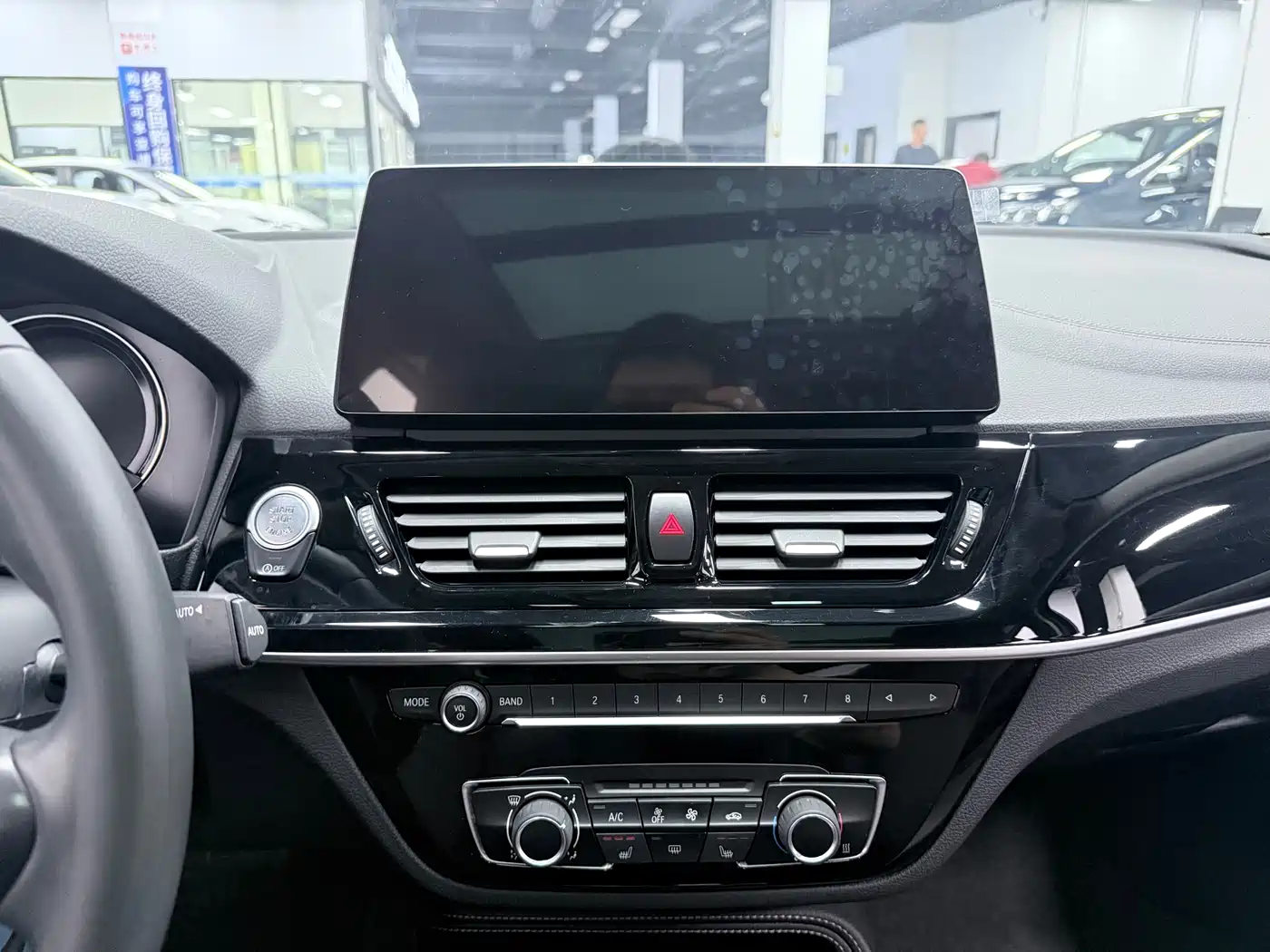BMW 1 Series 2022 120i M Sport Shadow Edition фото 15