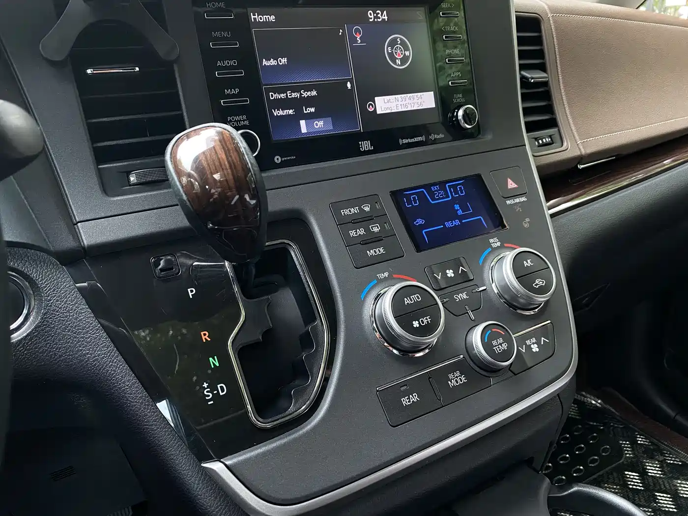 Toyota Sienna 2015 3.5L 4WD L фото 6