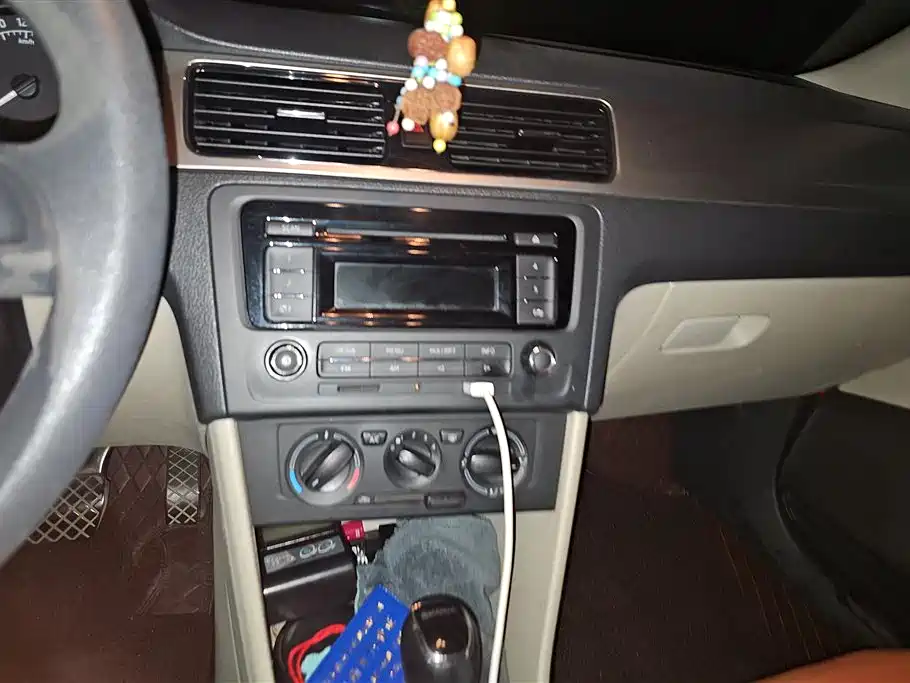 Škoda Skoda Rapid Spaceback 2014 1.6L Automatic Joy Edition фото 13