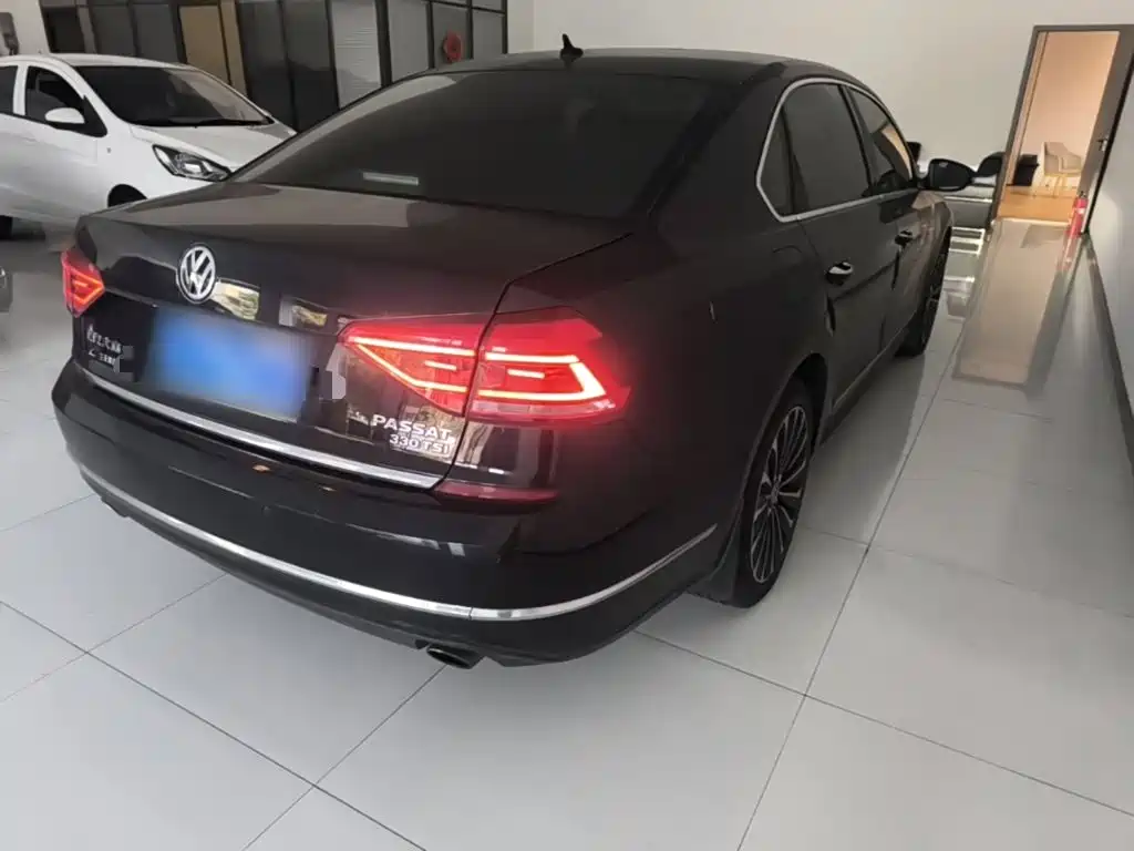 Photo 5 - Volkswagen Passat