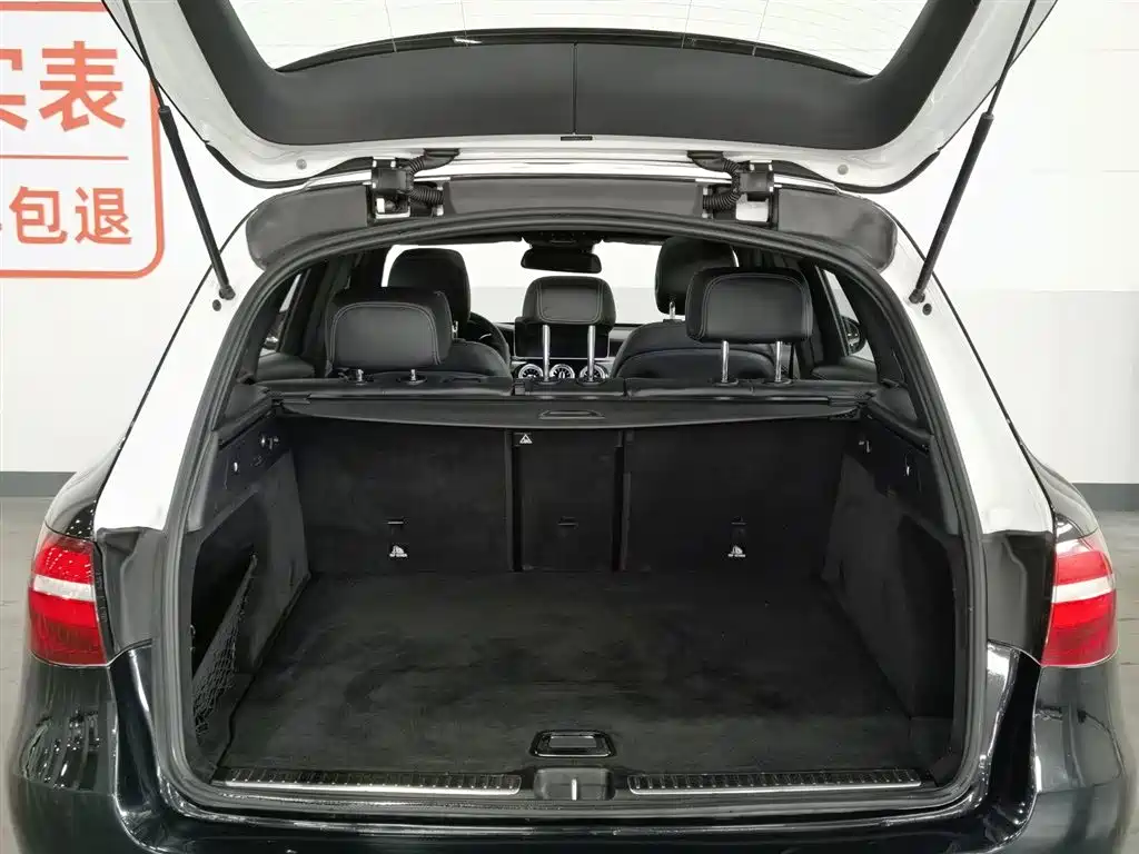 Mercedes-Benz GLC 2018 Facelift GLC 260 4MATIC Luxury фото 16